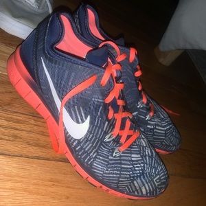 Size 7.5 Nike women’s sneakers